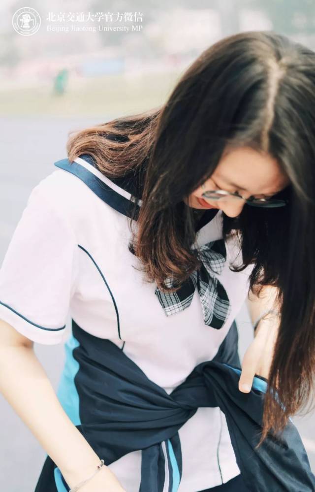 南阳一中校服 出镜:杨飒