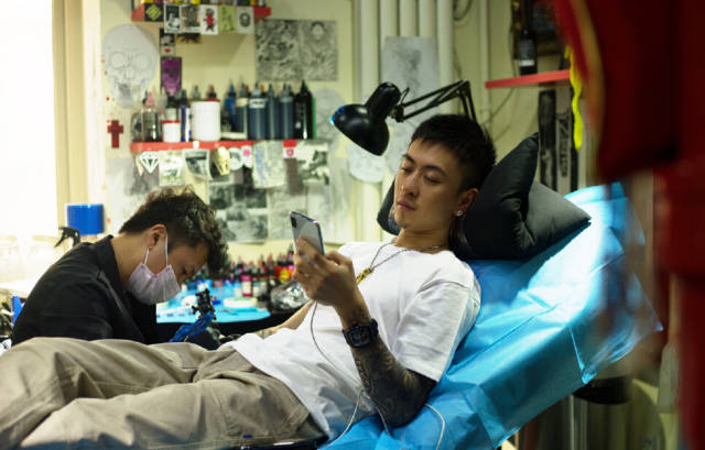 网游界最大神豪抽奖送奔驰,引百万人转发