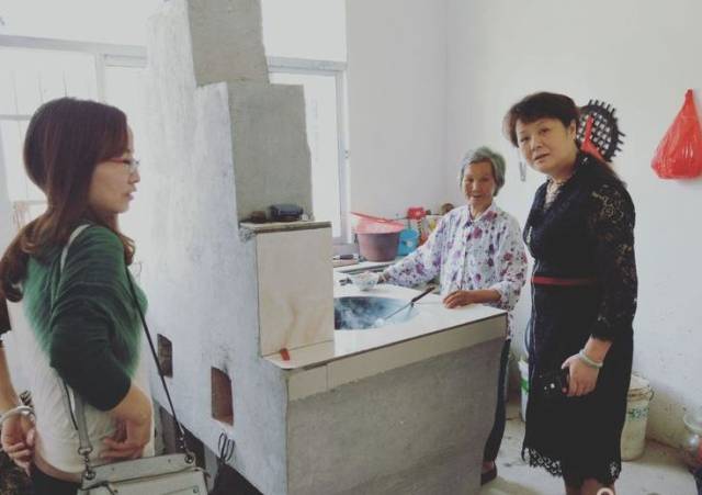 5月23日,市体育局局长余觅,副局长王立新一行赴蕲春县张榜镇歇肩岭村