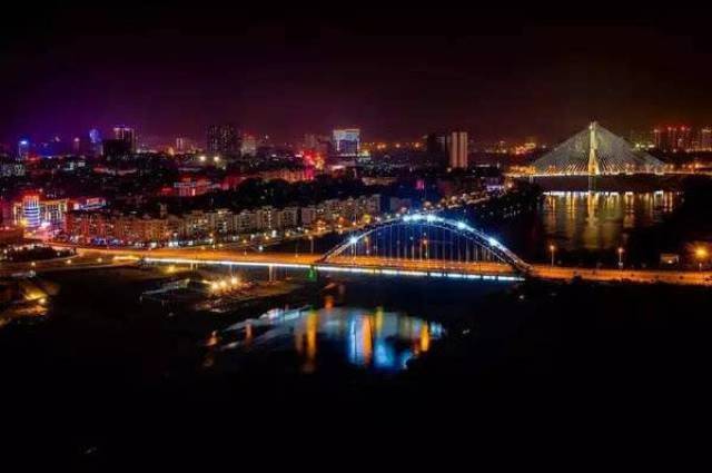 广西面积最大的地级市,417万人口,GOP仅100