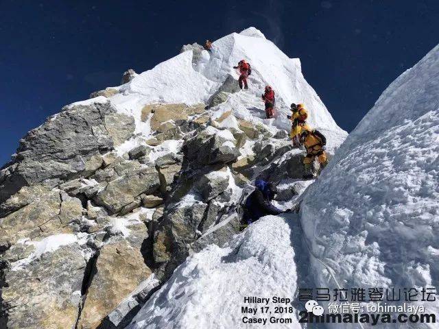 中国/尼泊尔〕登山者在珠穆朗玛峰顶部留下50,000美元