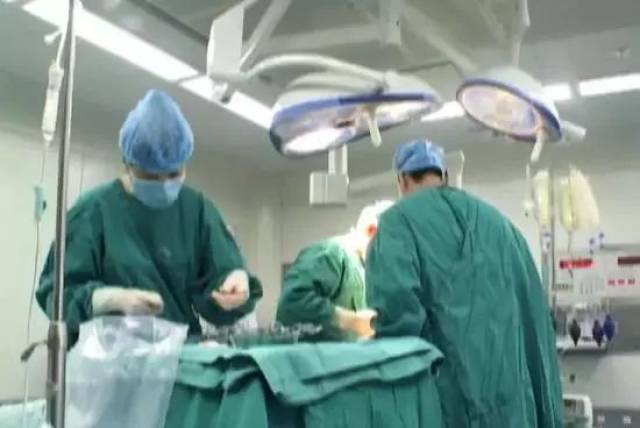 黑心医院!南宁一大学生割包皮,一刀下去后医生却要涨价18倍!