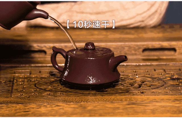 如水平的石瓢,壶嘴就会稍有流涎,再如倒茶时壶身倾斜90度,口盖也会