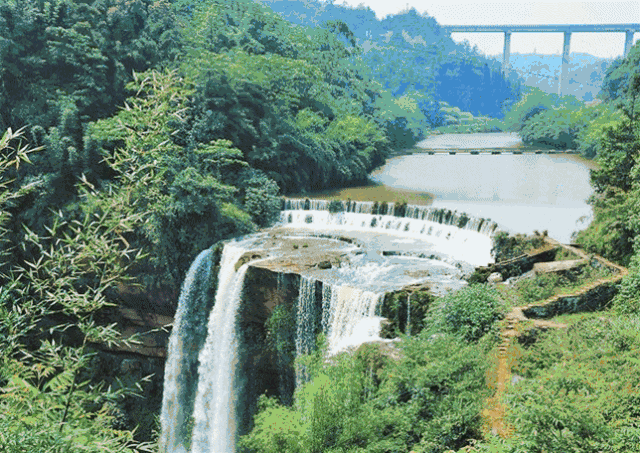 沿途还有大同古镇,四洞沟,燕子岩,赤水竹海,十丈洞瀑布等众多风景)