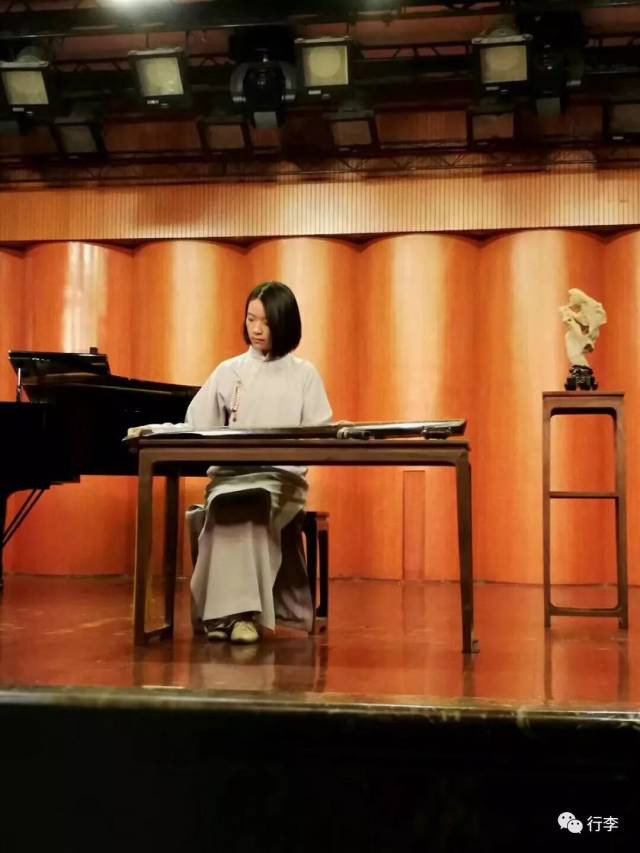 邓丽珠:这首琴曲是侯作吾先生传谱.