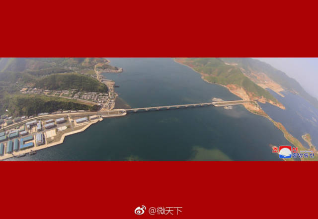 金正恩视察朝鲜新建成的跨海铁路大桥