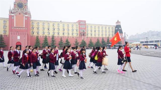 郑州优胜路小学"阅读文化之旅·走进西亚斯国际学院"