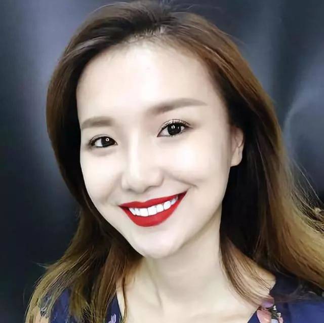 错! 其实这是来自中国重庆的妹子,何雨虹