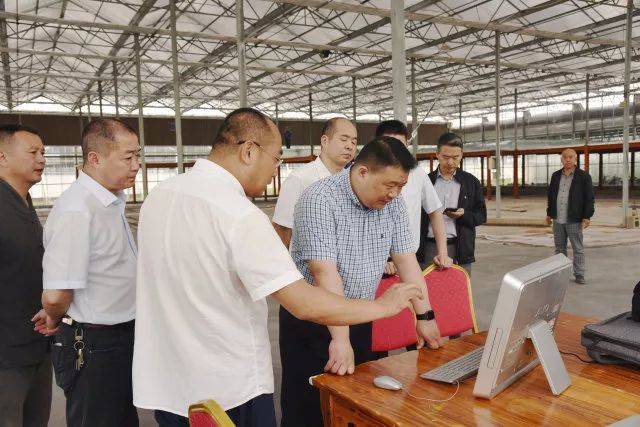 湘家荡区域党工委书记毛扣祥,副区长蔡立新等领导