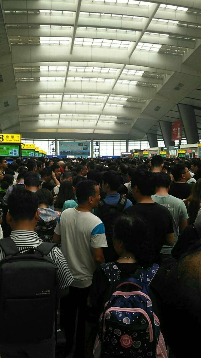 北京南站列车大面积晚点 大量乘客滞留