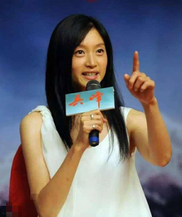 沈佳妮的长相被嘲是路人甲,网友:但是人家的老