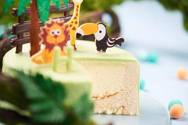 【85度C】预订卡通立体蛋糕,送社会人礼物~