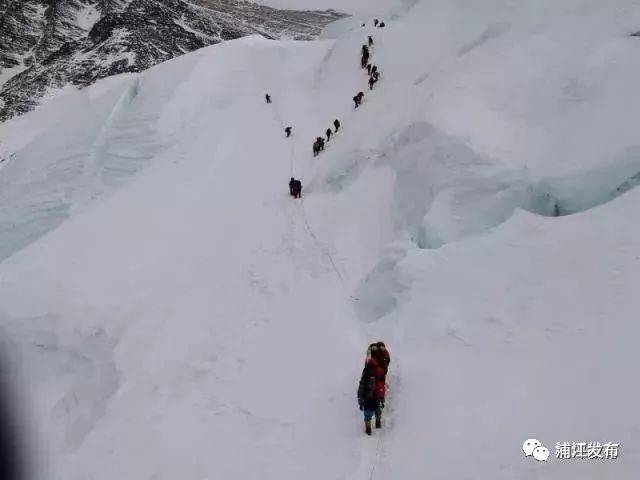 杭坪中小的校旗登上珠穆朗玛峰!怎么回事?