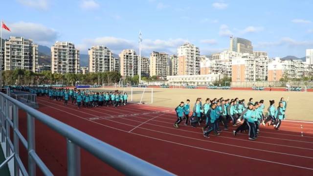 庆中学生创作校园歌曲冲进音乐排行榜并登上网