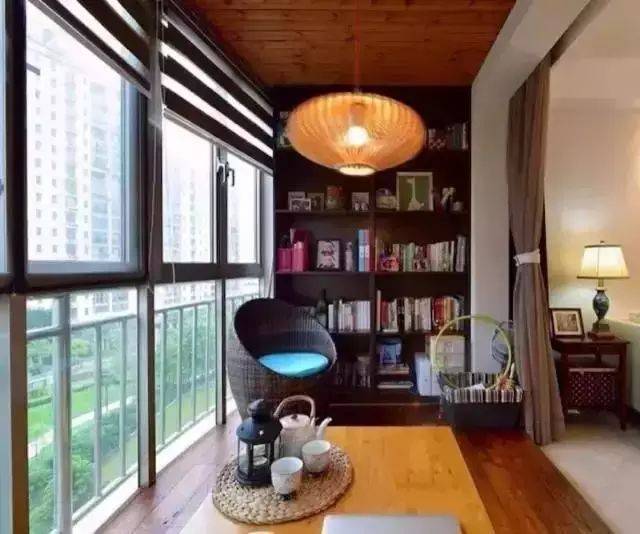 坐在阳台上晒晒太阳,看看风景,也是一种很好的放松方式.