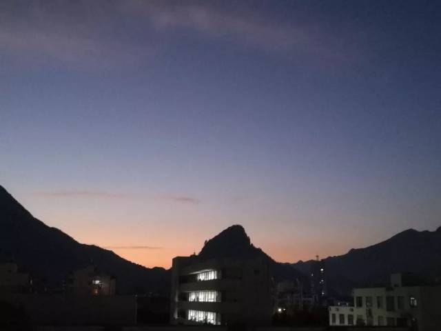 庆中学生创作校园歌曲冲进音乐排行榜并登上网