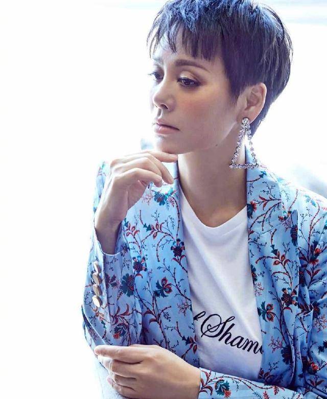46岁的宁静换了新发型,一双忧郁且深邃的眼睛美得让人