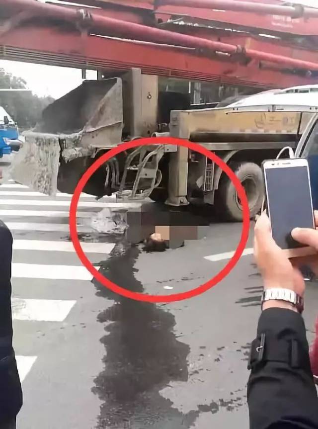 金坛东村一场车祸吓坏了在场所有人!