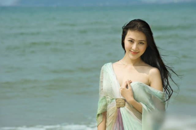 美女摄影:海边飘逸的薄纱