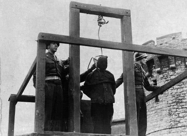 绞刑架上的纳粹