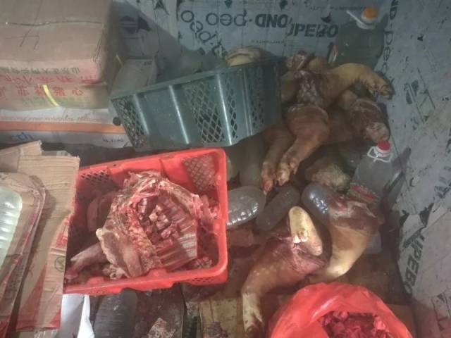 震惊!珠海一伙人竟把“黑心猪肉”卖给大排档…太恶心了!