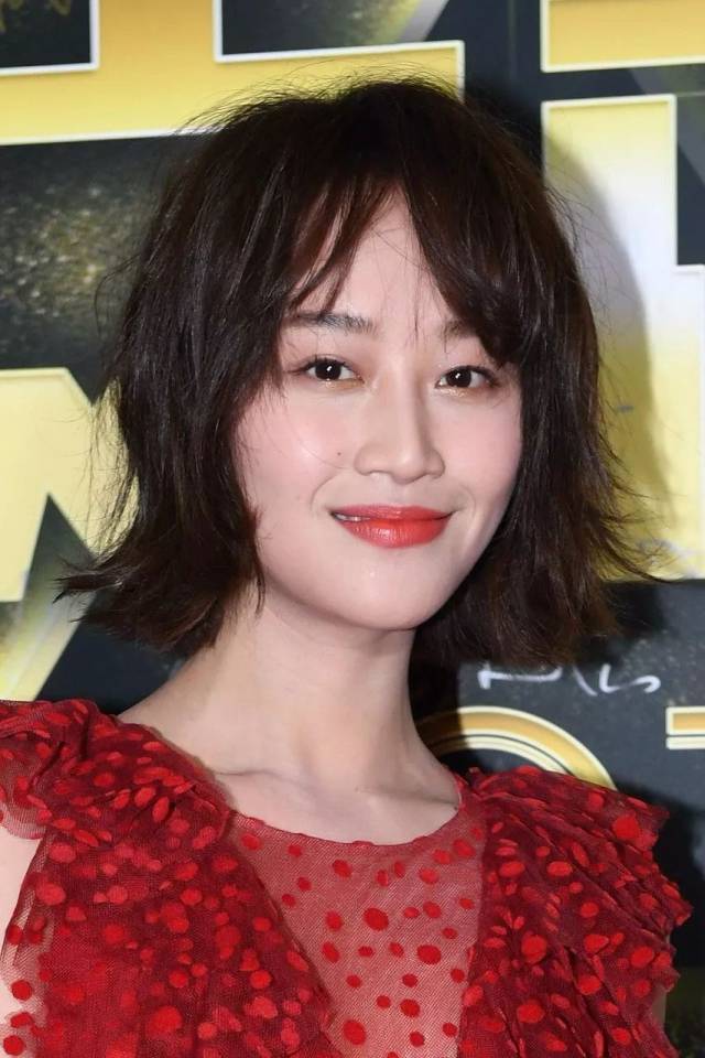 很多人都以为蓝盈莹是没有睡醒,发型彻底雷到了大家,看来蓝盈莹为了博