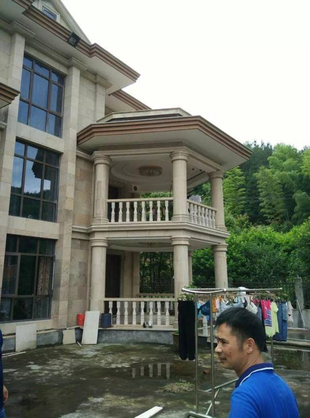 萧山人晒豪华别墅,一块电视背景墙40万,莆田人鄙视:小