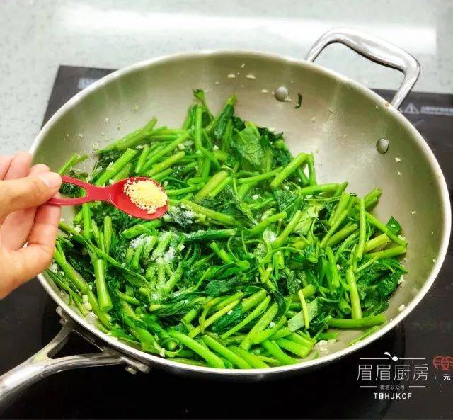 夏季润肠助消化无水炒菜—蒜蓉空心菜