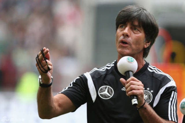 勒夫高光时刻:大胜东道主巴西 绝杀阿根廷夺冠