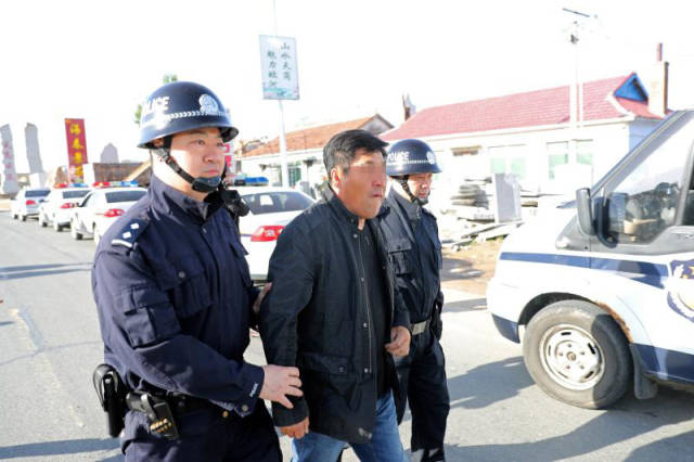 蛟河法院开展"亮剑行动"拘捕5名老赖,强迁房屋1套!