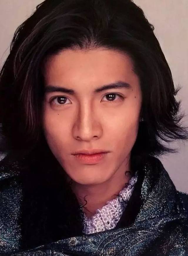 发型# 木村拓哉留长发,整个亚洲的男子都会跟着留起长发;木村拓哉剪