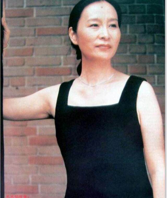 年轻时的奚美娟