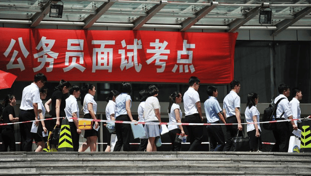 体制内八年的公考面试官,谈谈她在考场的见闻