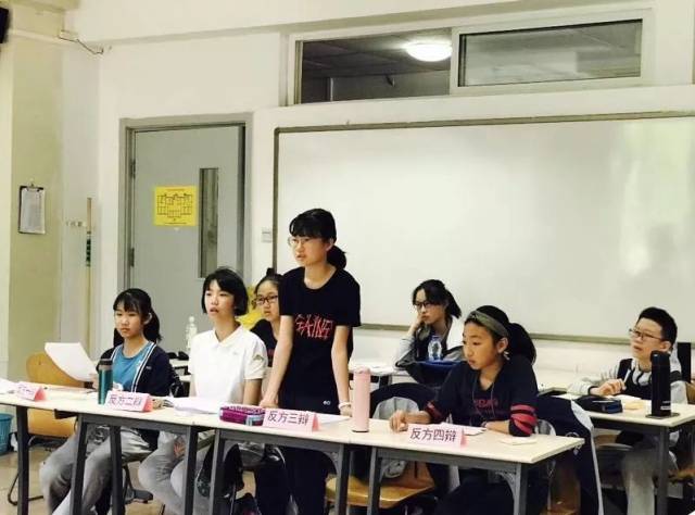 由李如一,童乐川,张澜琼,陈煦霖组成的正方团队和由陈孝涵,陈鹏,梁熙