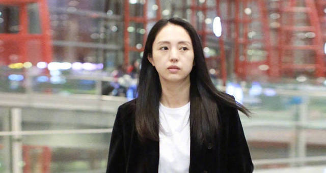 出街记 | 高云翔性侵案无进展,董璇素颜现身机场