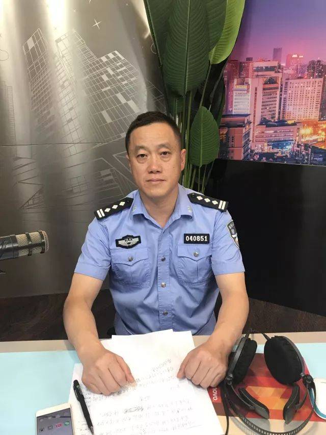6万余辆,驾驶员保有量30万余人,大队现有民警 55人,协警 180人.