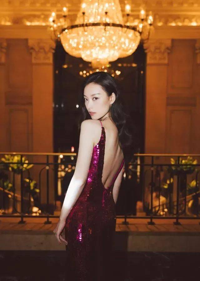 最近,接触妹的女神倪妮一袭红裙惊艳到我了!