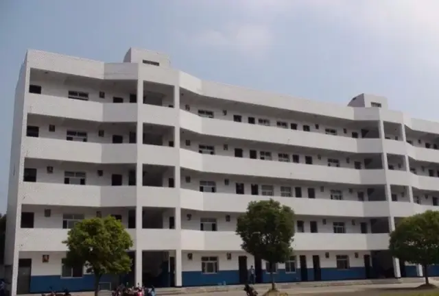 位于:新洲区邾城街兴教路1号 途经公交:新洲215.
