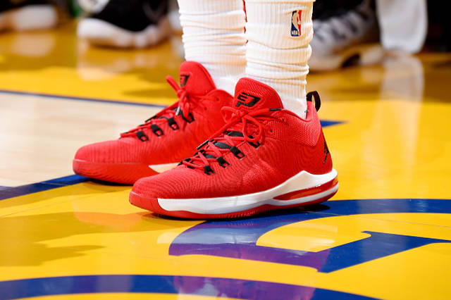 组图:17-18赛季NBA东西部决赛球鞋精选