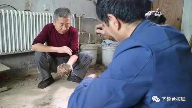 【回到童年】老夫聊发少年狂,六旬爷爷和外孙女一块摔