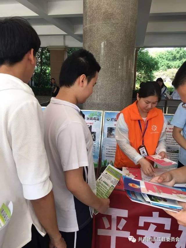 本地 快来看,连江团县委走进连江一中和黄如论中学开展了这项活动!