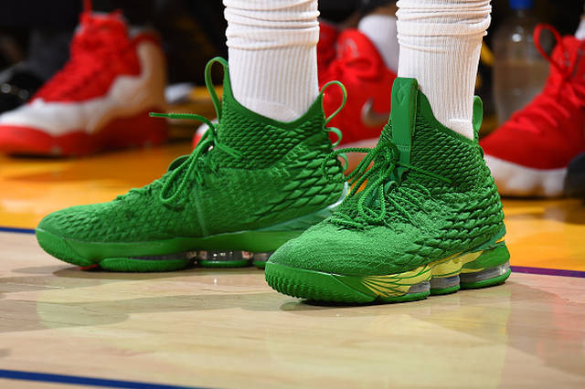 组图:17-18赛季NBA东西部决赛球鞋精选