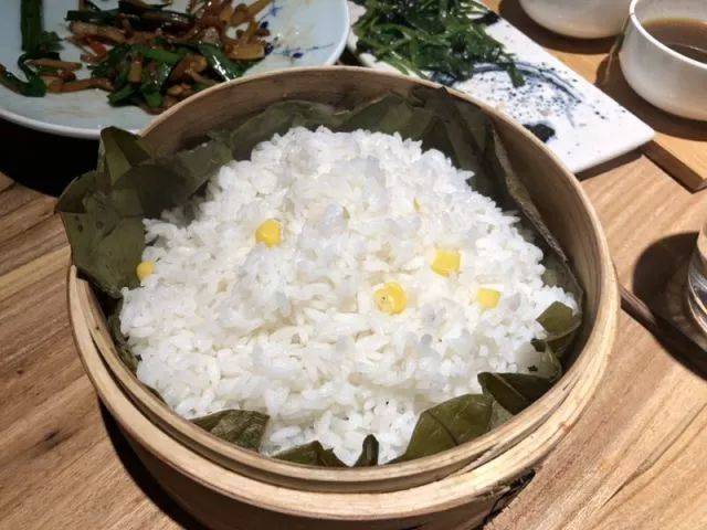荷叶白米饭,白米饭的噱头.
