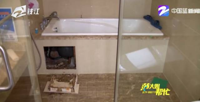 杭州某高档楼盘内浴缸下面使用的钢材,为啥烂成这个样?