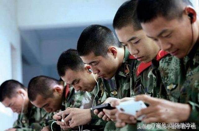 其实,看起来枯燥的军营生活,却可以锻炼一个人坚韧的意志和结实的体魄