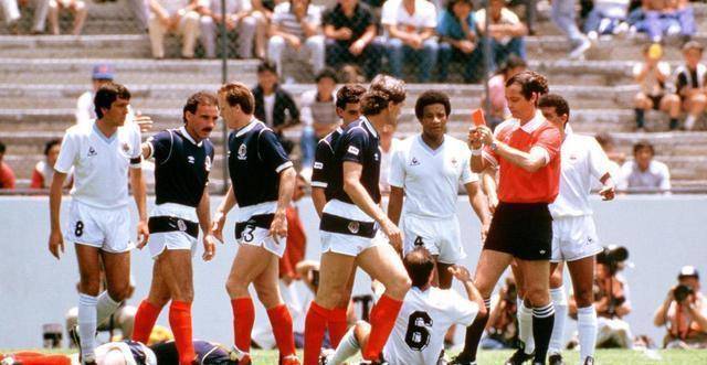 盘点世界杯十大著名红牌,最后一个印象深刻!