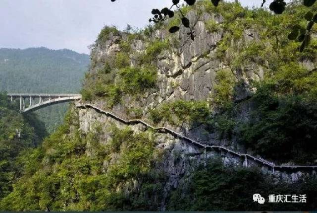 黔江芭拉胡城市峡谷玻璃栈道