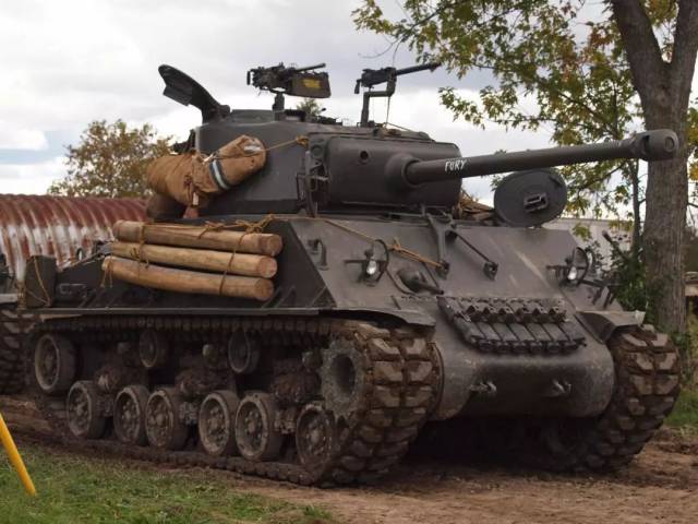 参演的道具本来是选定了m4a3e8型谢尔曼坦克,然而由于没有车体