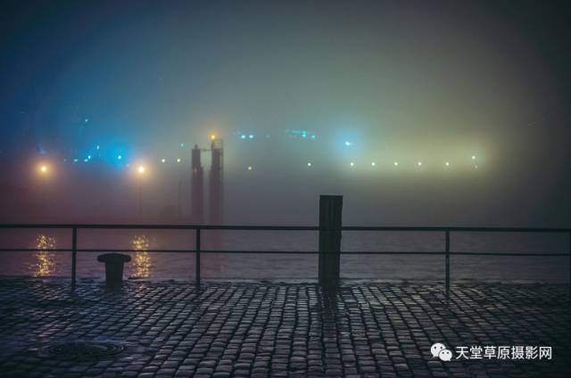 【摄影欣赏】夜雾中的浪漫唯美都市 迷幻色彩宛若梦境