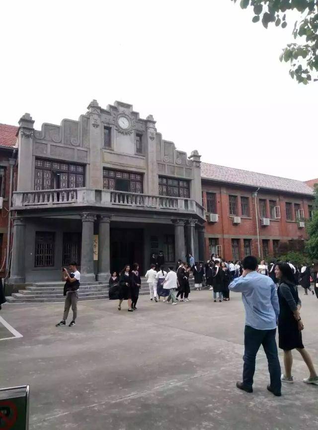 安庆师范大学不但有个"红楼"还有个"青楼"?